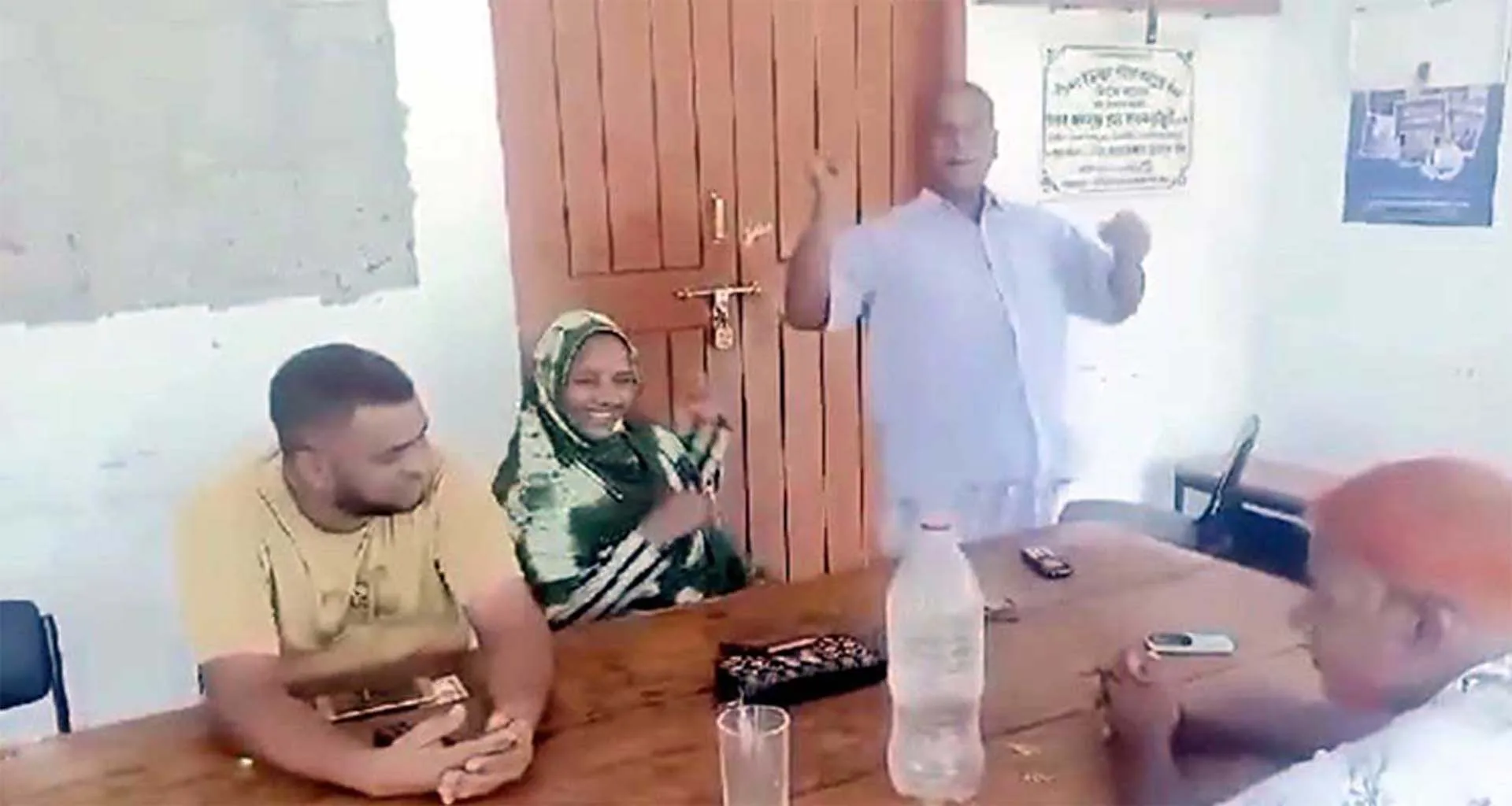 ইউপি কার্যালয়ে সদস্যদের নাচগানের ভিডিও ভাইরাল, তদন্তে প্রশাসন